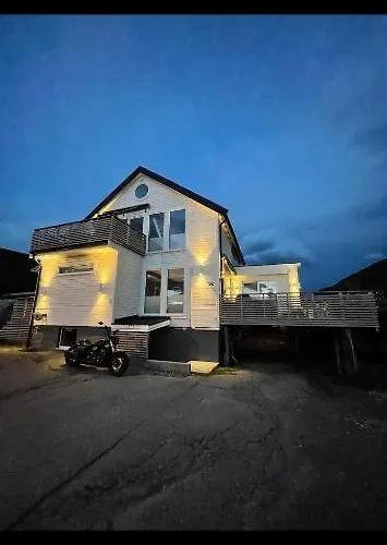 Lägenhet Tromsdalen 1 - Free Parking, Views & Near Attractions